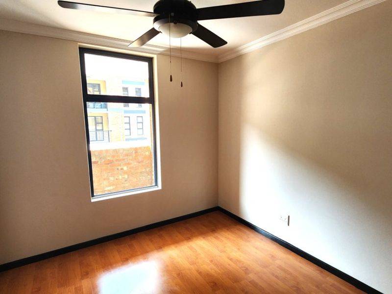 2 Bed Flat for Sale – Modern Living with Top-Class Amenities - Photo 3