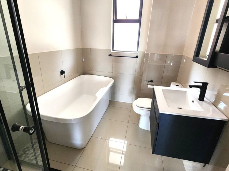 2 Bed Flat for Sale – Modern Living with Top-Class Amenities - Photo 10