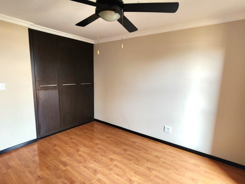 2 Bed Flat for Sale – Modern Living with Top-Class Amenities - Photo 4