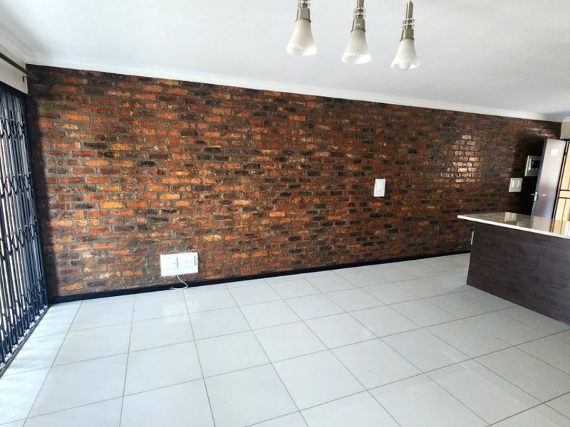 2 Bed Flat for Sale – Modern Living with Top-Class Amenities - Photo 7