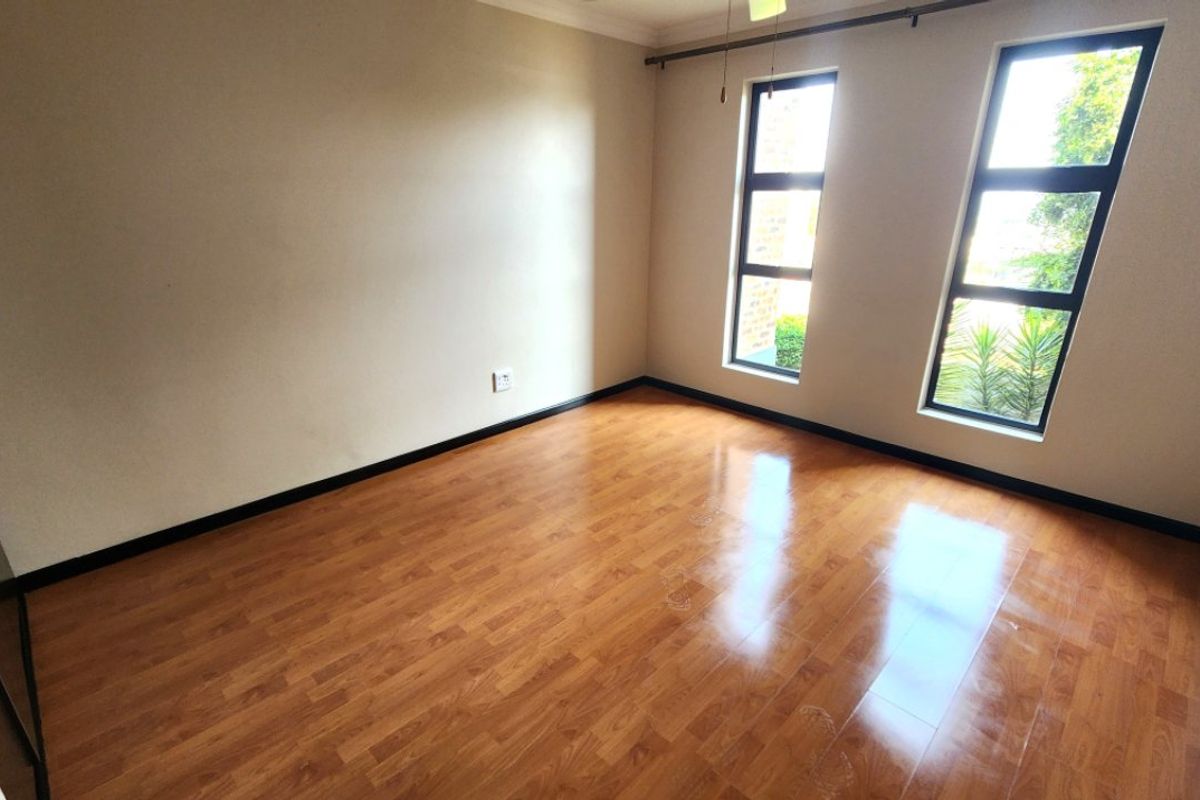 2 Bed Flat for Sale – Modern Living with Top-Class Amenities - Photo 4