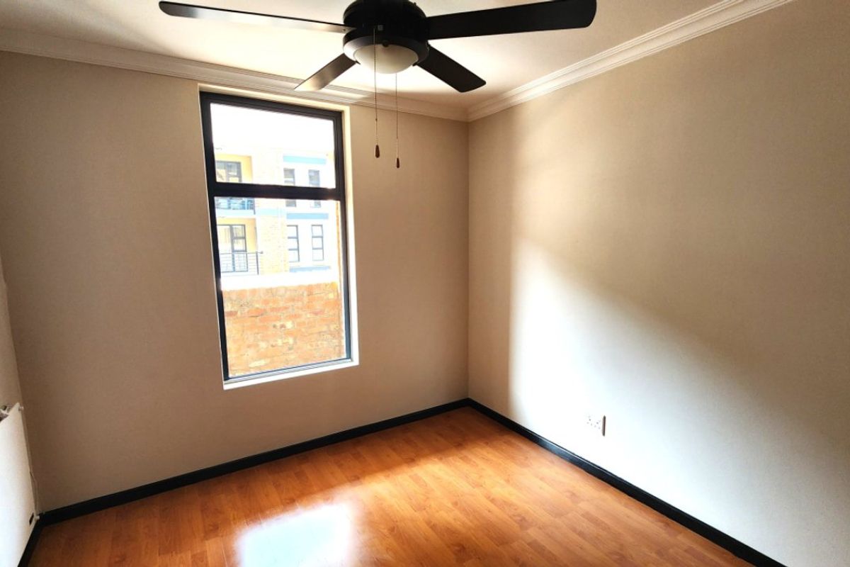 2 Bed Flat for Sale – Modern Living with Top-Class Amenities - Photo 5