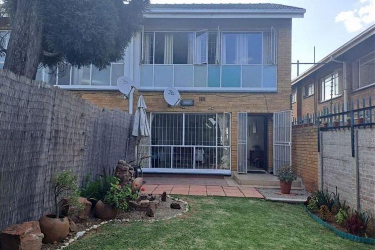 Charming and Practical Home in a Quiet Neighborhood - Photo 3