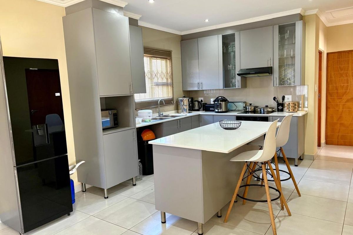 Immaculate 3-Bedroom Family Home for Sale in Arcata, Phase 4, Bloemspruit - Photo 3
