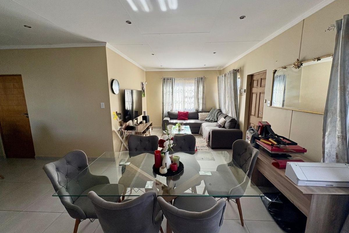 Immaculate 3-Bedroom Family Home for Sale in Arcata, Phase 4, Bloemspruit - Photo 5