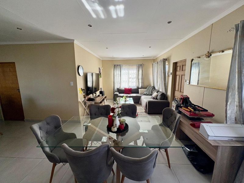 Immaculate 3-Bedroom Family Home for Sale in Arcata, Phase 4, Bloemspruit - Photo 5