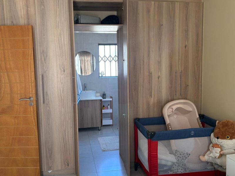 Immaculate 3-Bedroom Family Home for Sale in Arcata, Phase 4, Bloemspruit - Photo 9