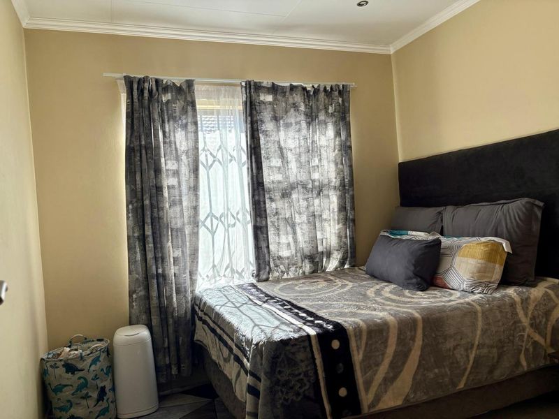 Immaculate 3-Bedroom Family Home for Sale in Arcata, Phase 4, Bloemspruit - Photo 7
