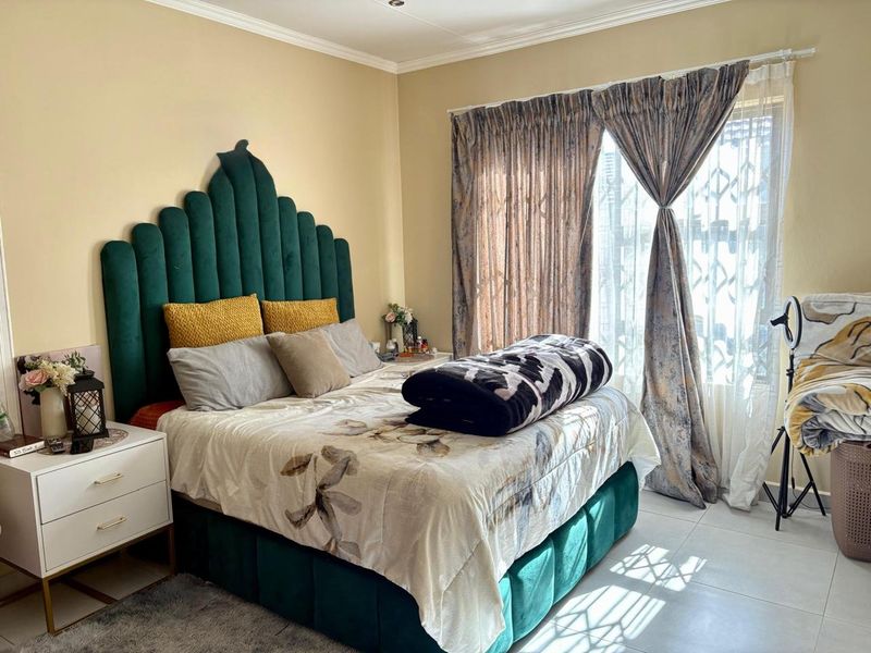 Immaculate 3-Bedroom Family Home for Sale in Arcata, Phase 4, Bloemspruit - Photo 6