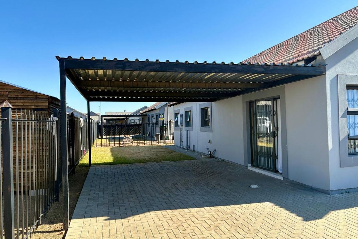 Immaculate 3-Bedroom Family Home for Sale in Arcata, Phase 4, Bloemspruit - Photo 2