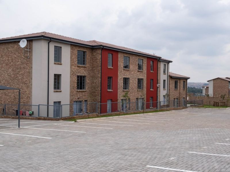 Reduced! 2-Bedroom Apartment for Sale – Villa Bianco, Amberfield, Centurion  Transfer Costs Included | Secure Estate Living | Excellent Investment Opportunity - Photo 5