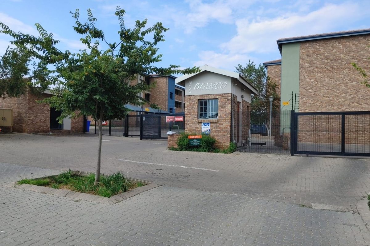 Reduced! 2-Bedroom Apartment for Sale – Villa Bianco, Amberfield, Centurion  Transfer Costs Included | Secure Estate Living | Excellent Investment Opportunity - Photo 2