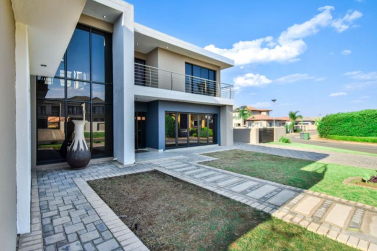 Luxury 6-Bed Home in Savannah Estate - Photo 4