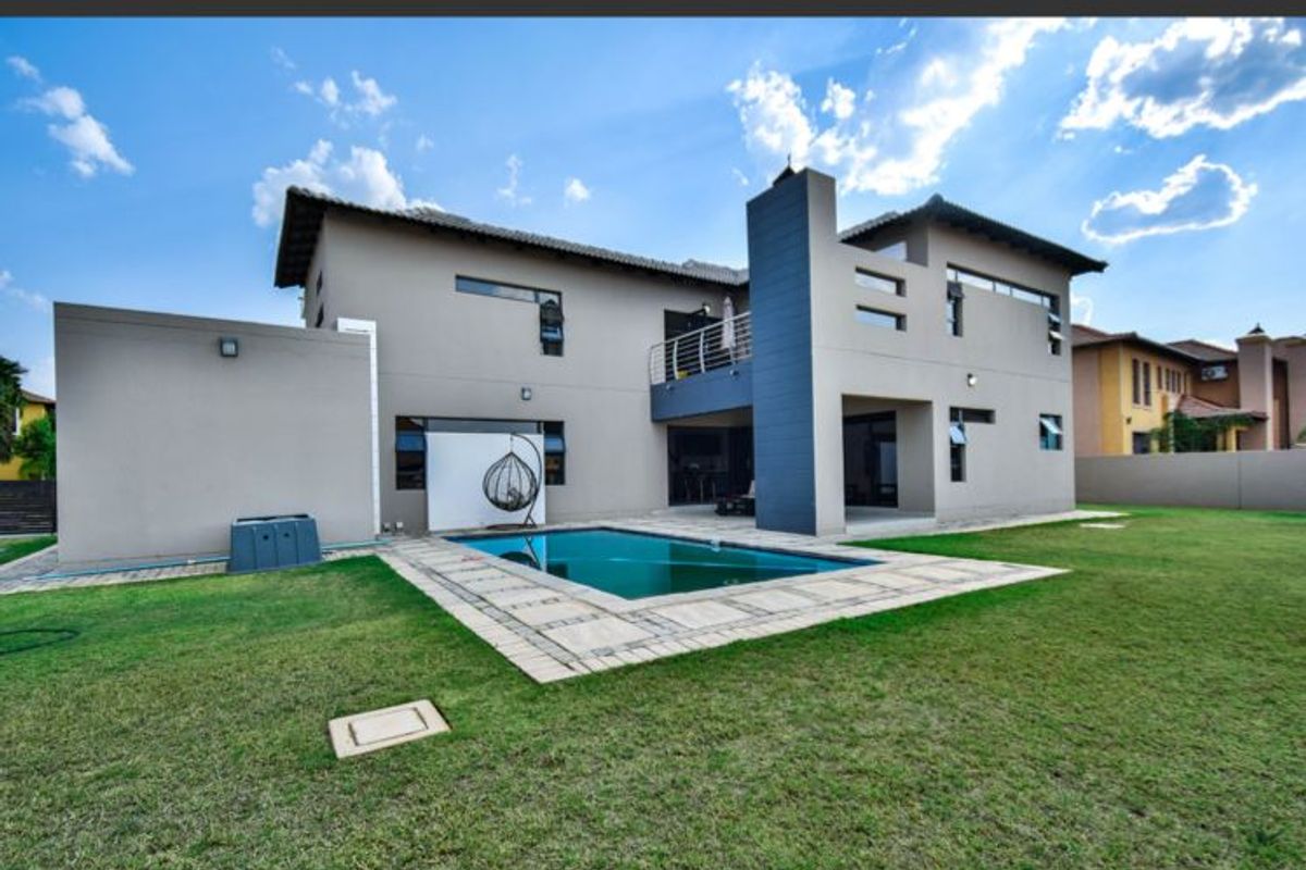 Luxury 6-Bed Home in Savannah Estate - Photo 5