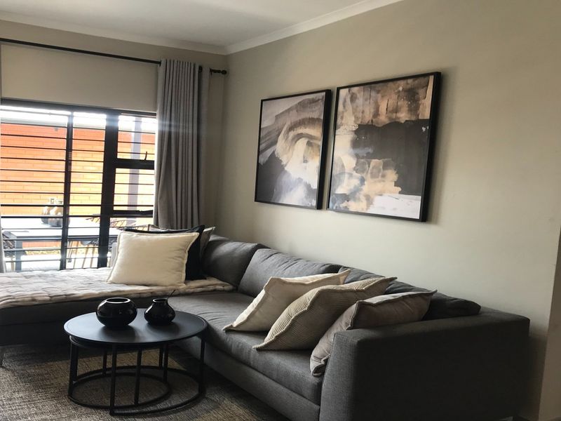 3 Bedrooms, 2 Bathrooms, Double Garage, Private Garden Simplex - Photo 9