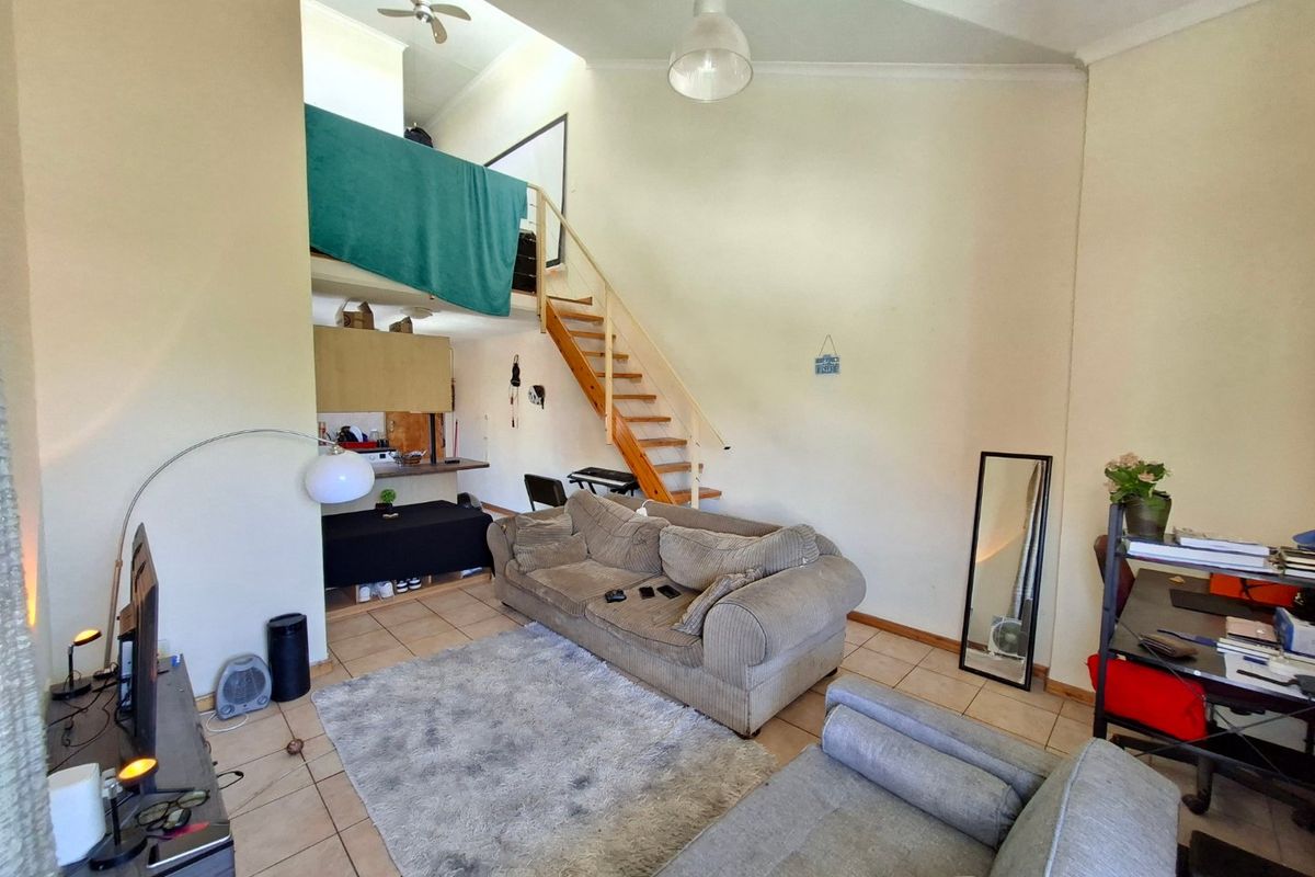 Hillcrest Boulevard!!!  Solar in place!!! - Photo 2