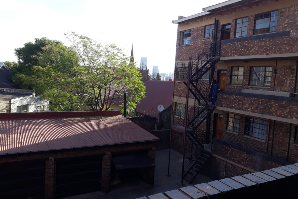 Apartment for sale in the heart of Troyeville. - Photo 3