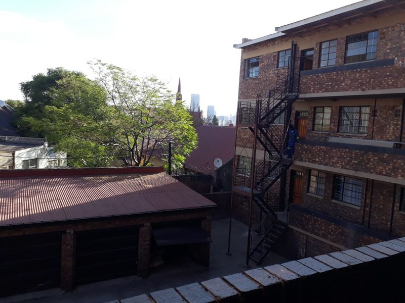 Apartment for sale in the heart of Troyeville. - Photo 3