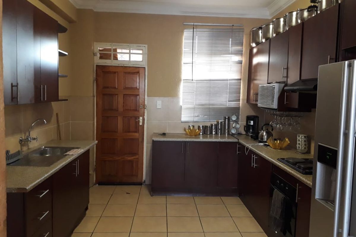 Apartment for sale in the heart of Troyeville. - Photo 4