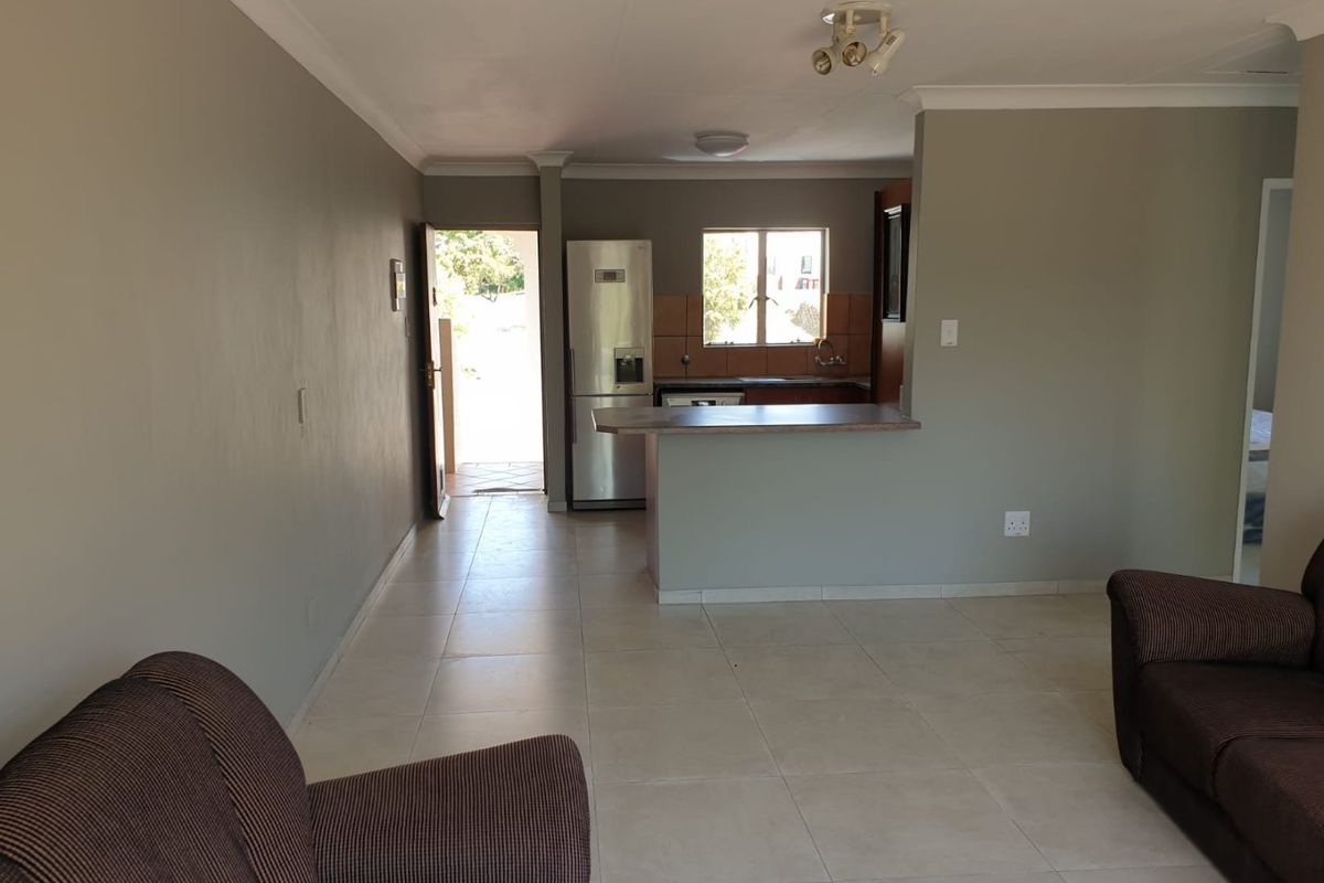 Lovely unit in a well-maintained complex - Photo 5