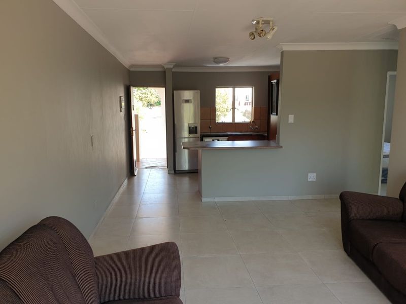 Lovely unit in a well-maintained complex - Photo 5