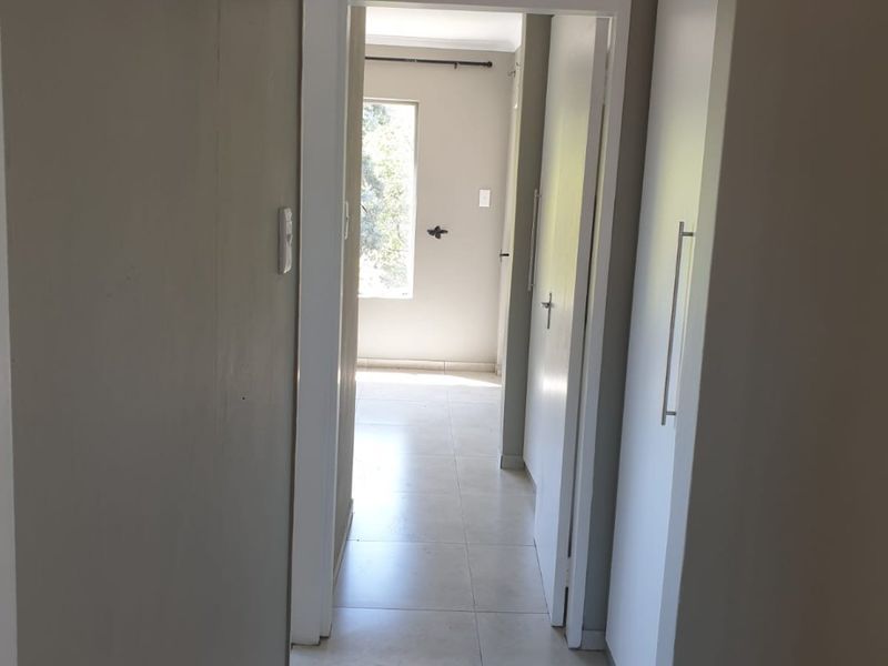 Lovely unit in a well-maintained complex - Photo 10