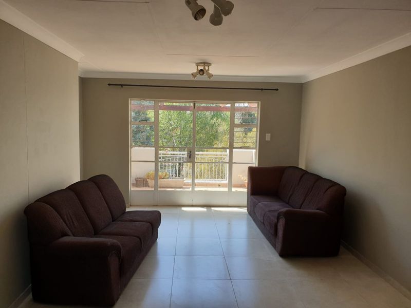 Lovely unit in a well-maintained complex - Photo 9