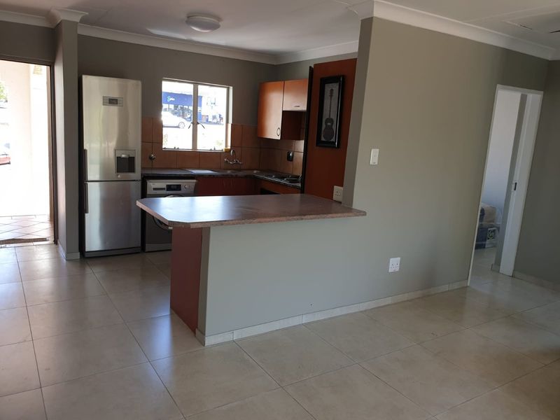 Lovely unit in a well-maintained complex - Photo 8