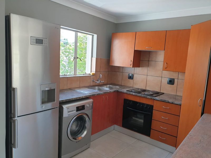 Lovely unit in a well-maintained complex - Photo 6