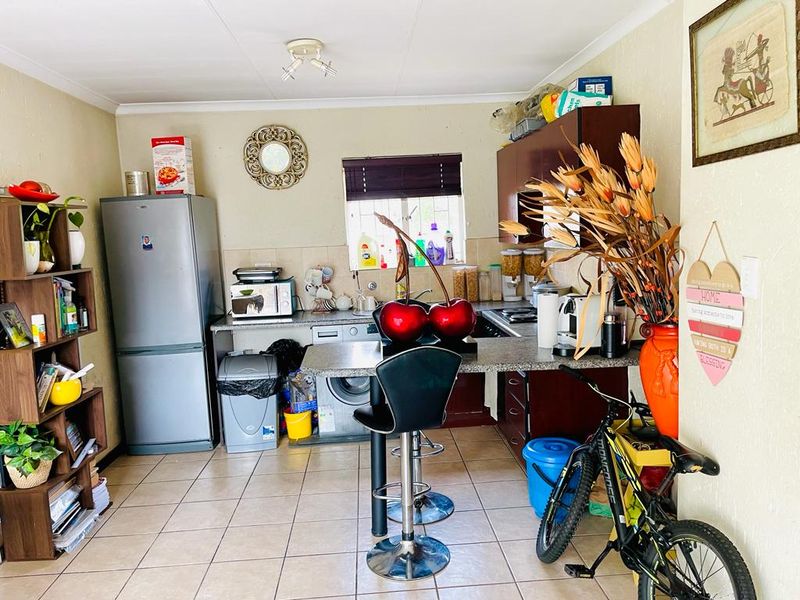 Neat top floor and well maintained 1 bedroom apartment - Photo 4