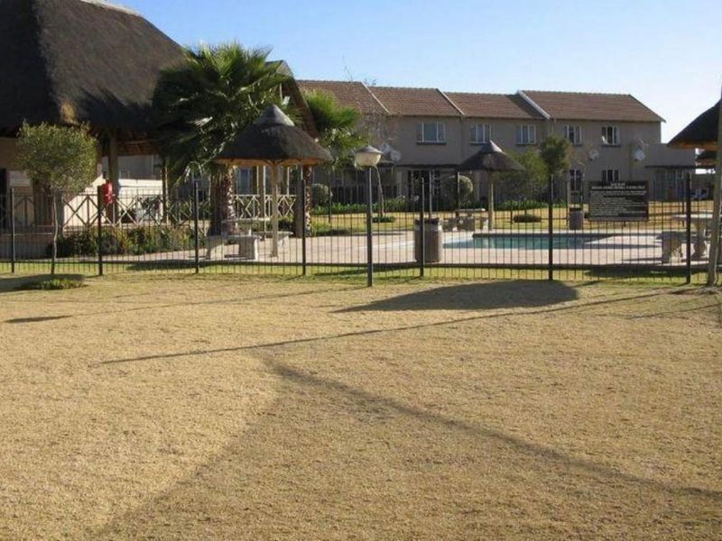 Neat top floor and well maintained 1 bedroom apartment - Photo 3