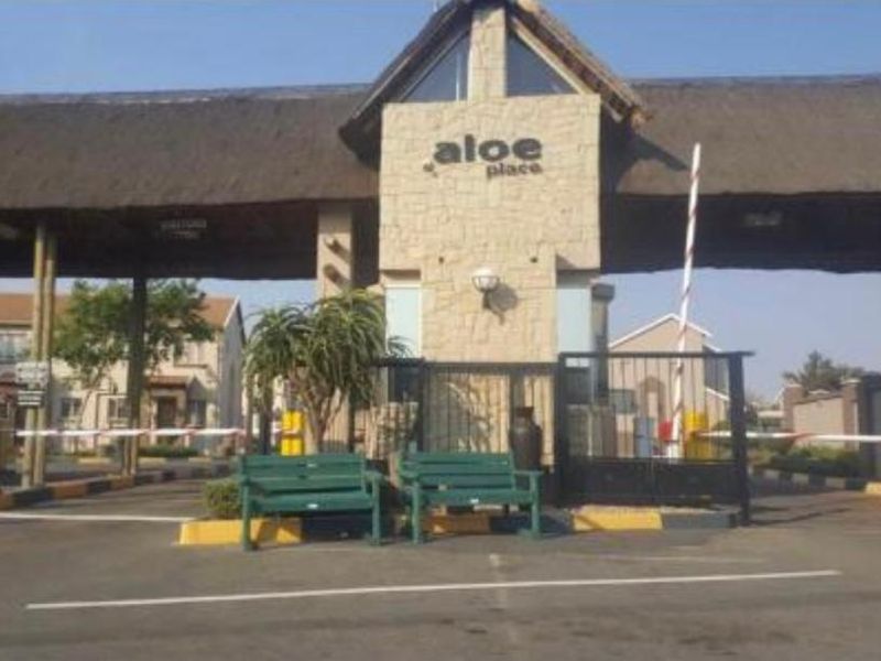 Neat top floor and well maintained 1 bedroom apartment - Photo 9