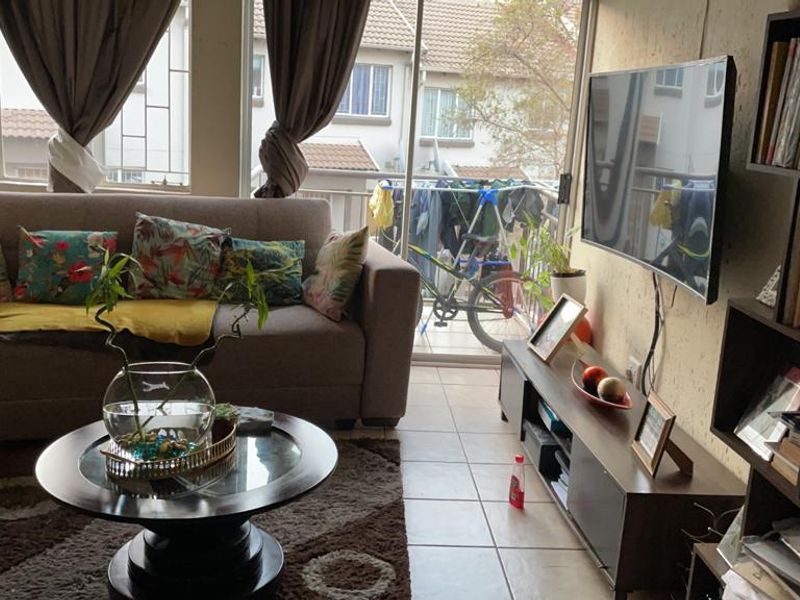 Neat top floor and well maintained 1 bedroom apartment - Photo 6