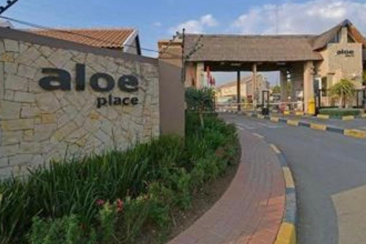 Neat top floor and well maintained 1 bedroom apartment - Photo 2