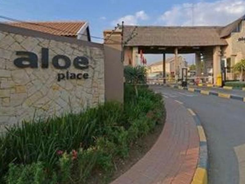 Neat top floor and well maintained 1 bedroom apartment - Photo 2