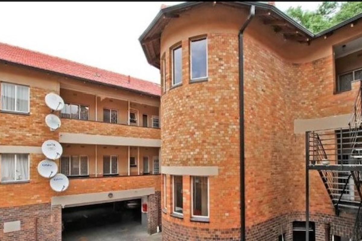 Cozy 2-Bedroom Apartment with Modern Features - Photo 3