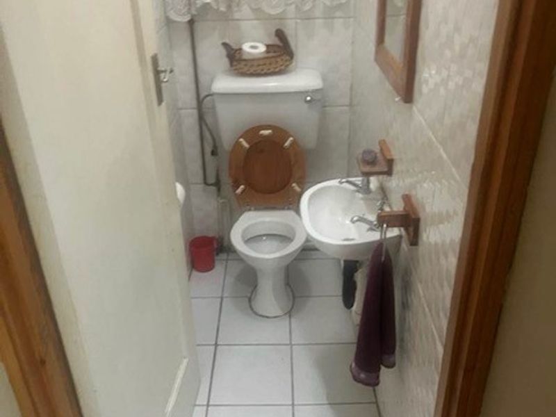 Cozy 2-Bedroom Apartment with Modern Features - Photo 8