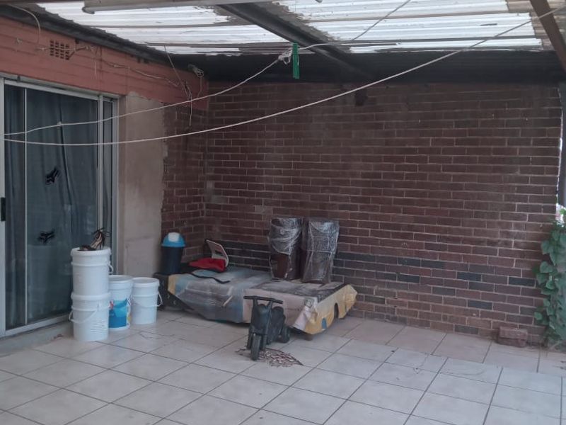 Charming 3-Bedroom Flat in Bezuidenhout Valley - Photo 9