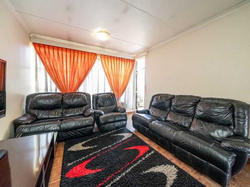 For Sale – 2 Bedroom Flat - Photo 9