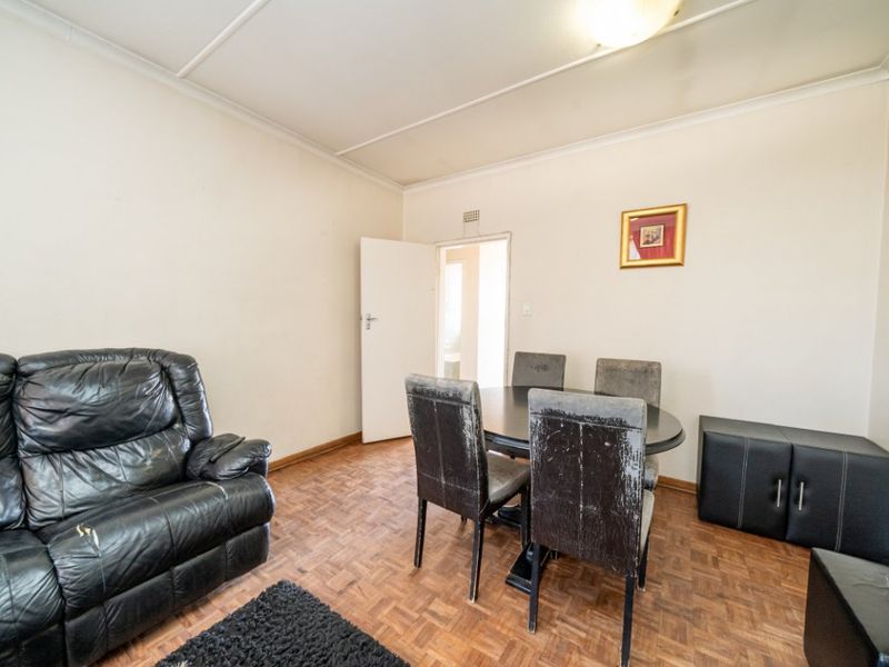 For Sale – 2 Bedroom Flat - Photo 8