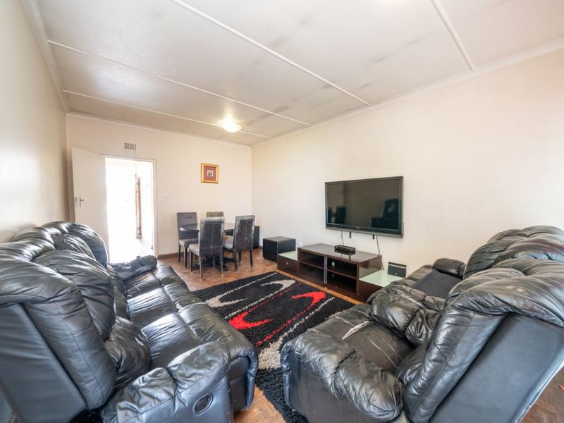 For Sale – 2 Bedroom Flat - Photo 7
