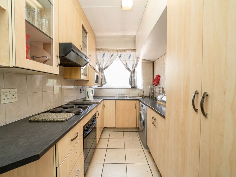 For Sale – 2 Bedroom Flat - Photo 5