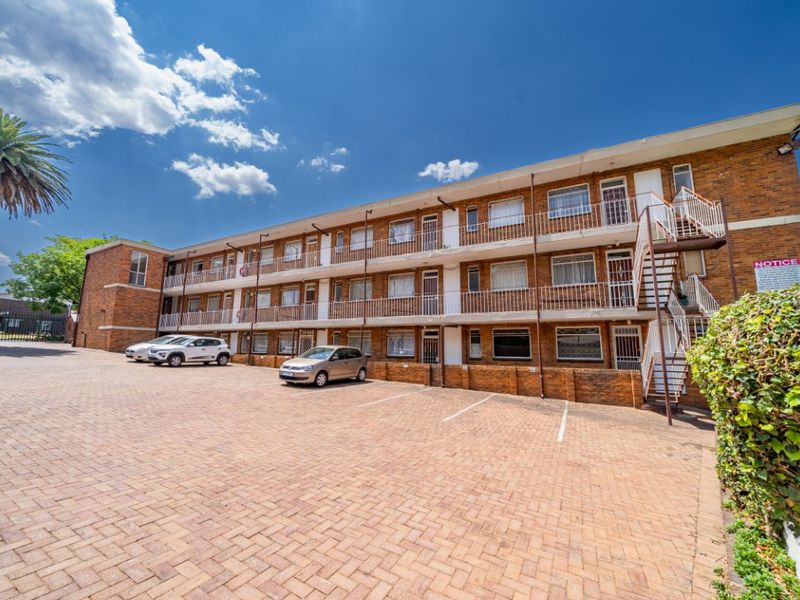 For Sale – 2 Bedroom Flat - Photo 1