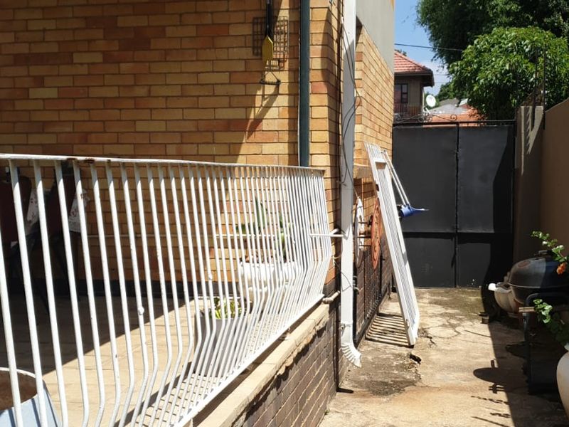 3 Bed House For Sale – Spacious, Secure & Convenient! - Photo 9