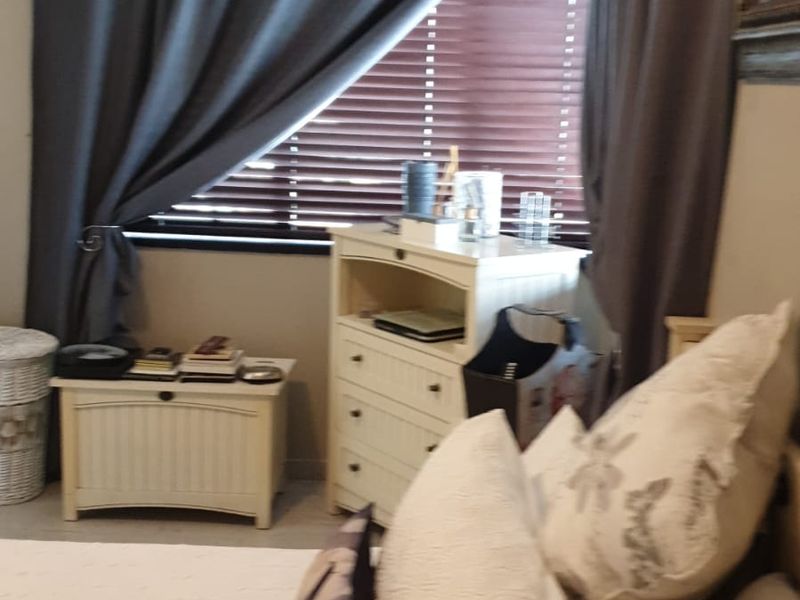 3 Bed House For Sale – Spacious, Secure & Convenient! - Photo 8