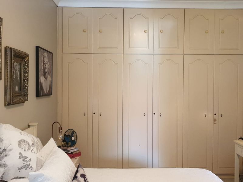 3 Bed House For Sale – Spacious, Secure & Convenient! - Photo 3