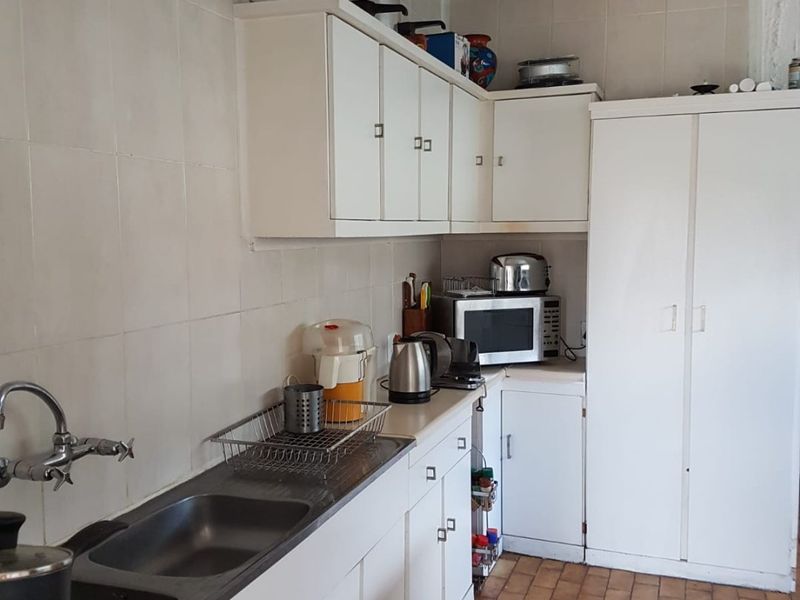 **Investor's Dream in Kensington! Ideal for Large Families Too! - Photo 5