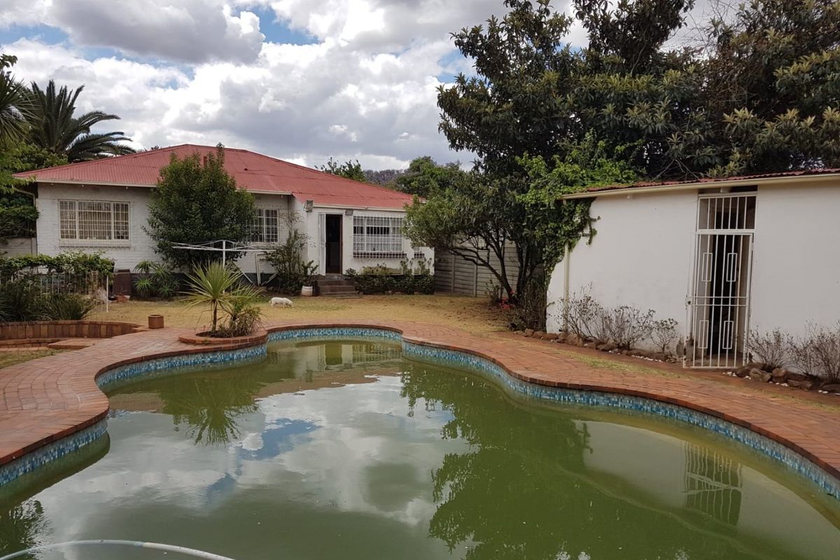 **Investor's Dream in Kensington! Ideal for Large Families Too! - Photo 3