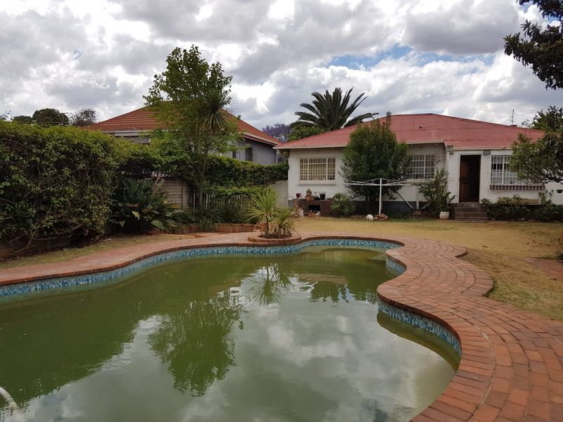 **Investor's Dream in Kensington! Ideal for Large Families Too! - Photo 7