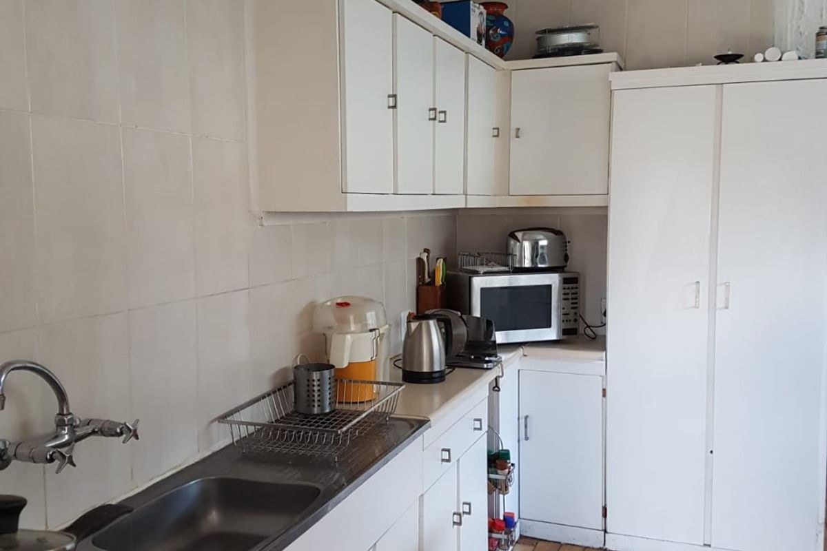 **Investor's Dream in Kensington! Ideal for Large Families Too! - Photo 5